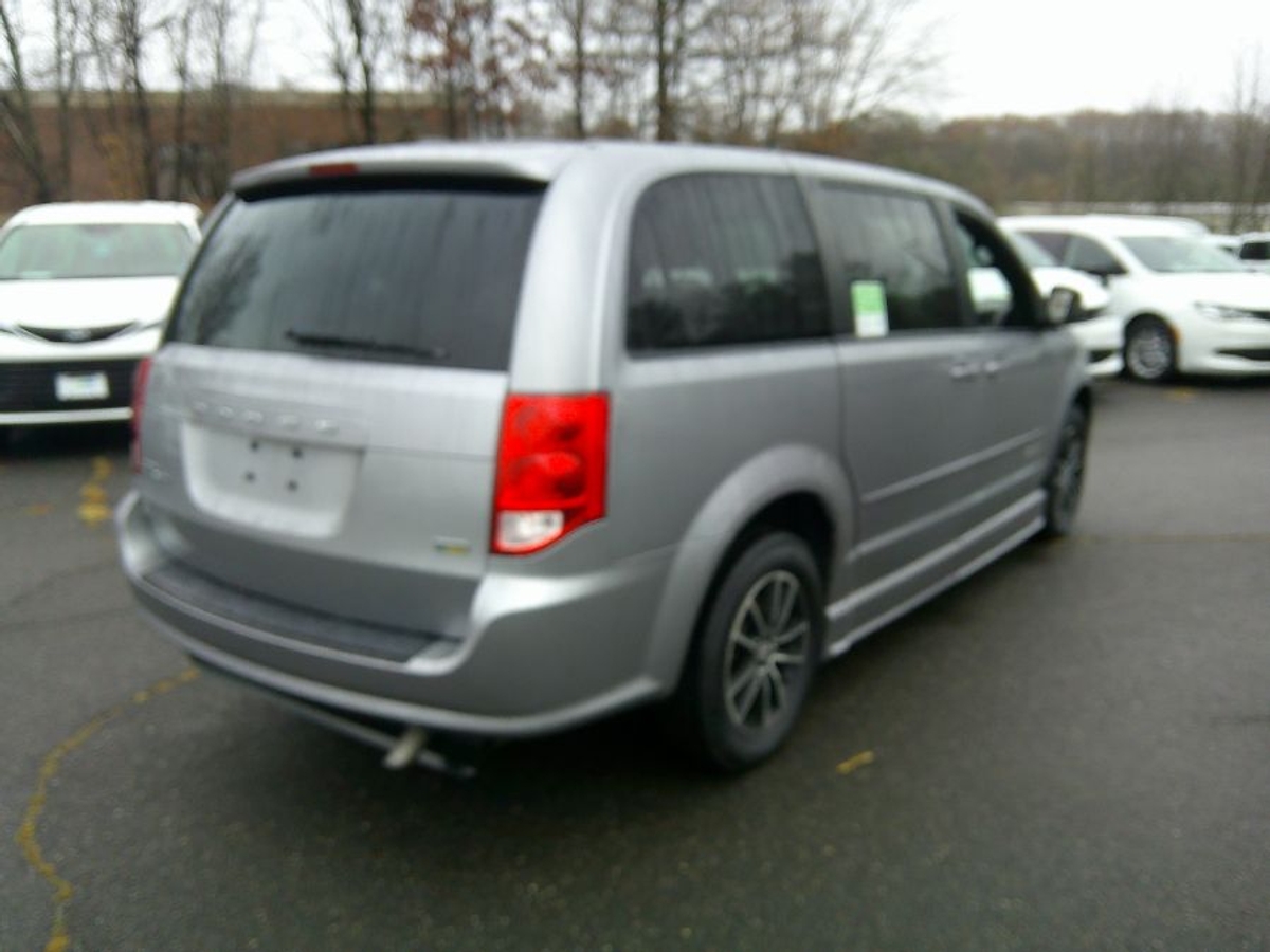 2015 DODGE GRAND CARAVAN - Image 12
