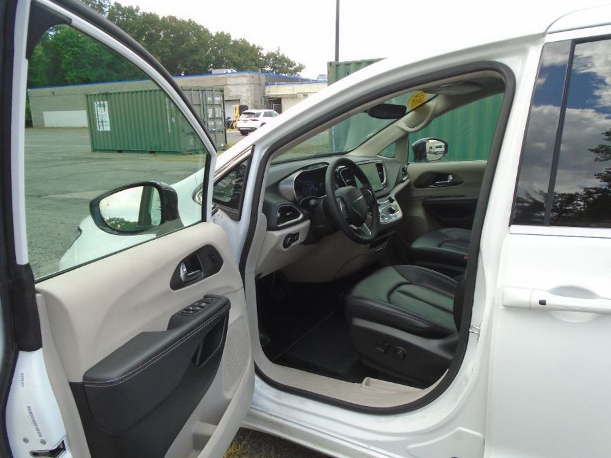 2024 CHRYSLER PACIFICA - Image 13