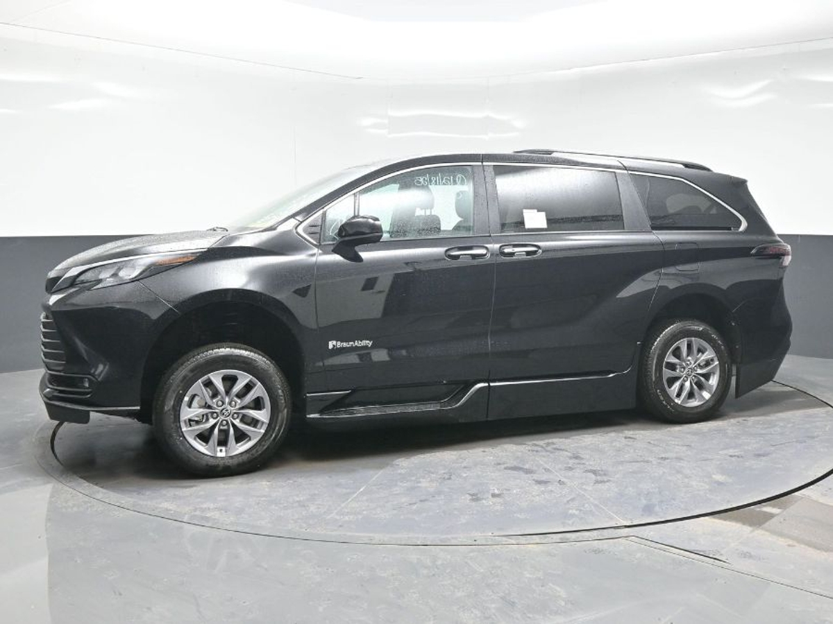 Black Toyota Sienna image number 12