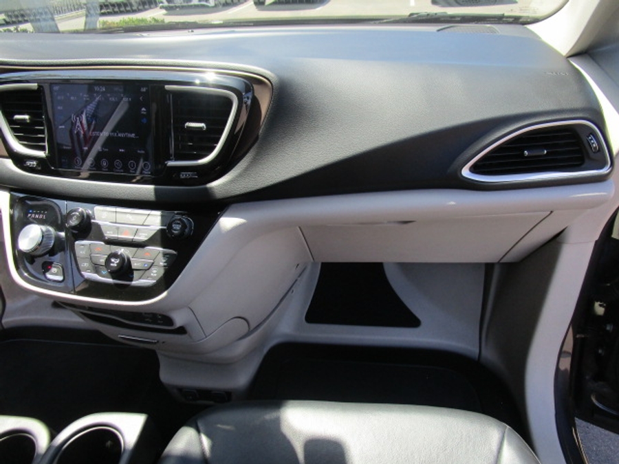 Used 2018 Chrysler Pacifica Touring L - BraunAbility Side Entry In Floor Automatic Ramp