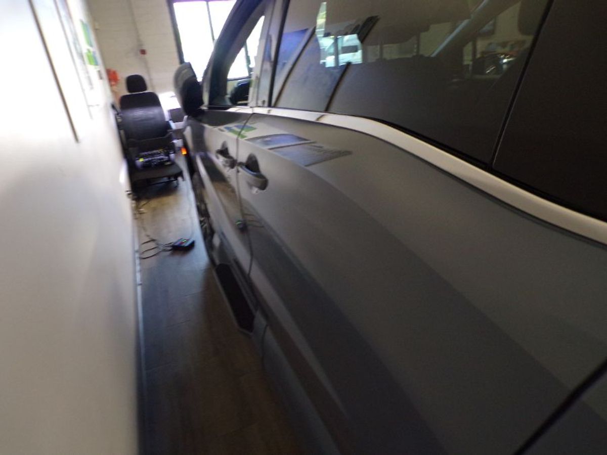 Grey Honda Odyssey image number 6