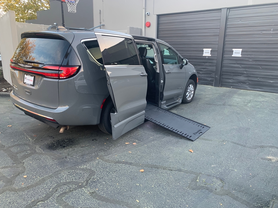 Used 2023 Chrysler Pacifica Touring L Safety - BraunAbility Side Entry In Floor Automatic Ramp