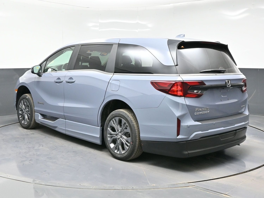 Grey Honda Odyssey image number 4