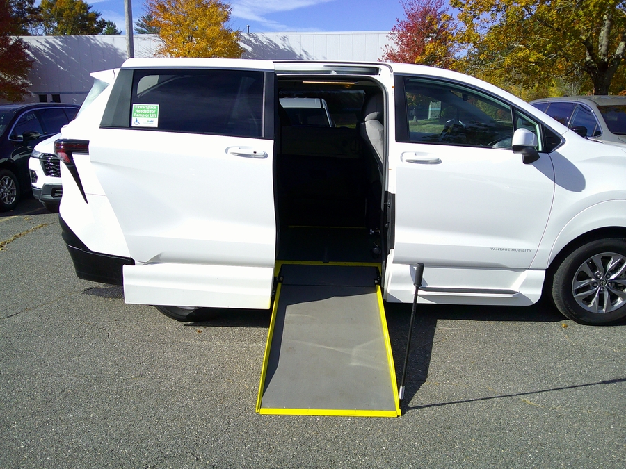 2024 Toyota Sienna LE