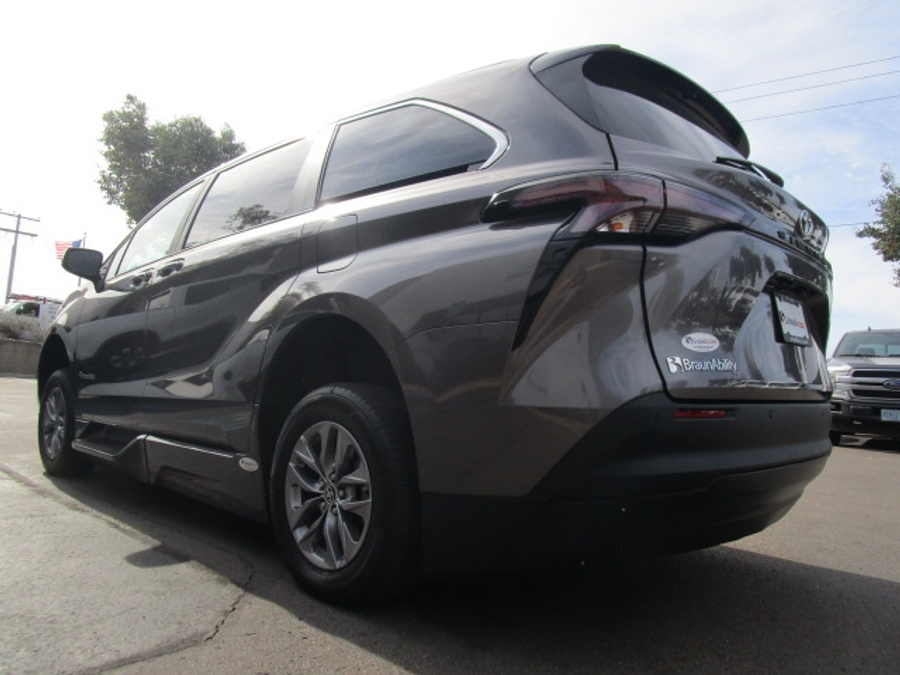 Used 2023 Toyota Sienna Hybrid XLE Base - BraunAbility Side Entry Entry In Floor Automatic Ramp