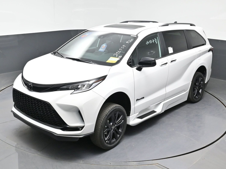 New 2026 Toyota Sienna Hybrid XSE Sport - BraunAbility Side Entry Entry Fold Out Automatic Ramp