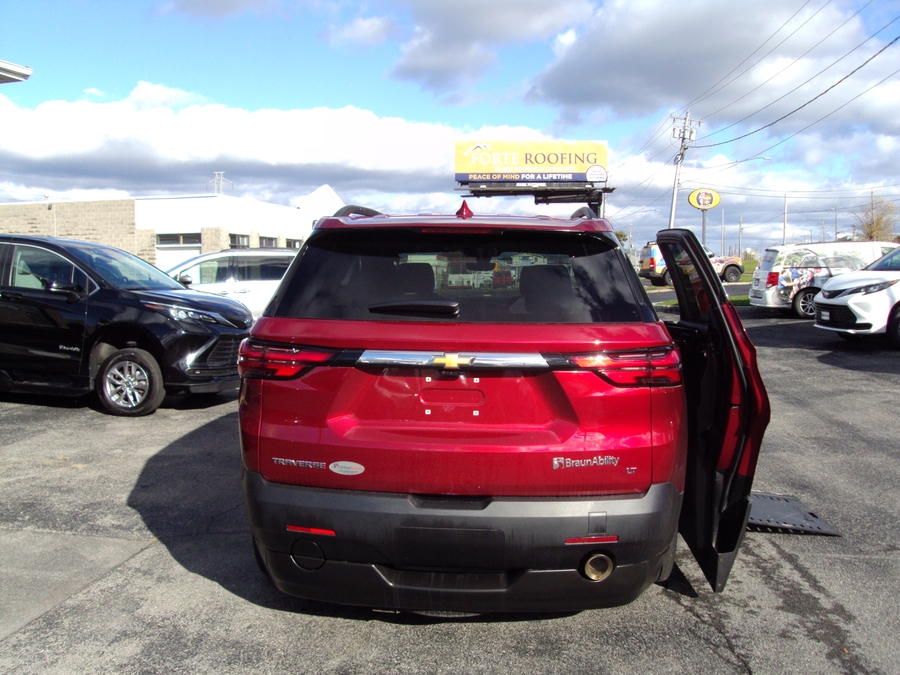 Used 2023 Chevrolet Traverse 3LT - BraunAbility Side Entry Entry In Floor Automatic Ramp
