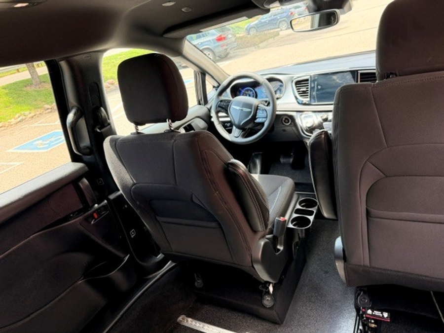Used 2024 Chrysler Pacifica Touring - Driverge Side Entry Fold Out Automatic Ramp