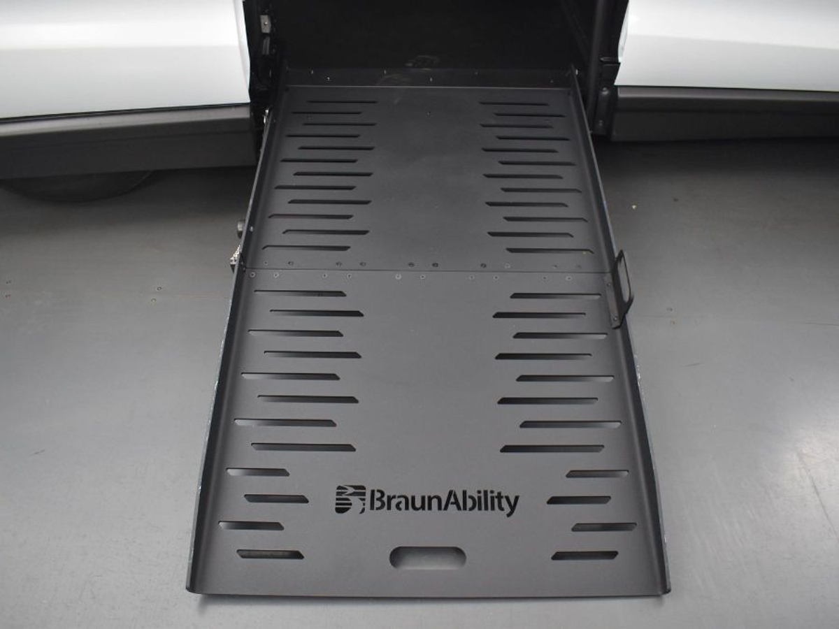 2025 CHRYSLER VOYAGER - Image 11