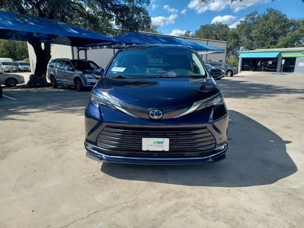 2024 TOYOTA SIENNA - Image 9