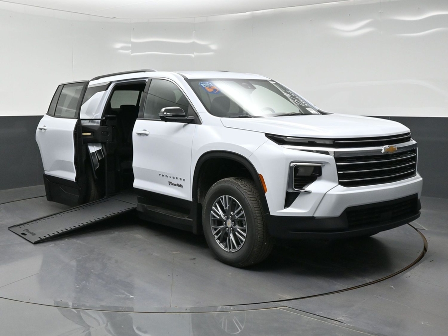 New 2026 Chevrolet Traverse 1LT - BraunAbility Side Entry In Floor Automatic Ramp