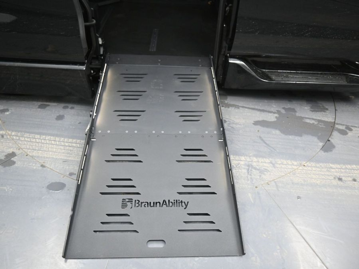 2025 TOYOTA SIENNA - Image 17