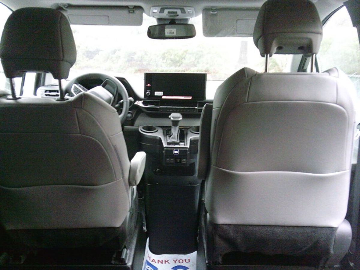 2025 TOYOTA SIENNA - Image 16