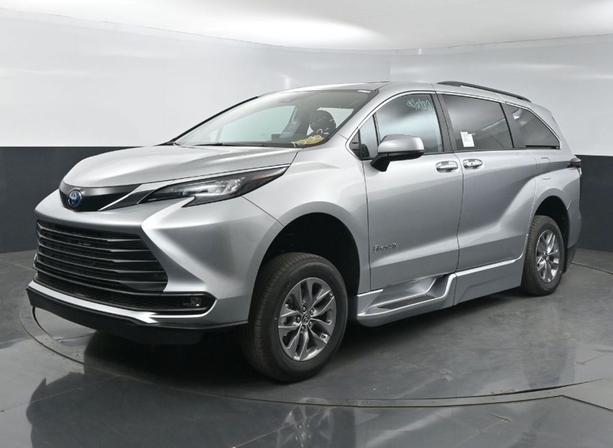 2025 TOYOTA SIENNA - Image 5