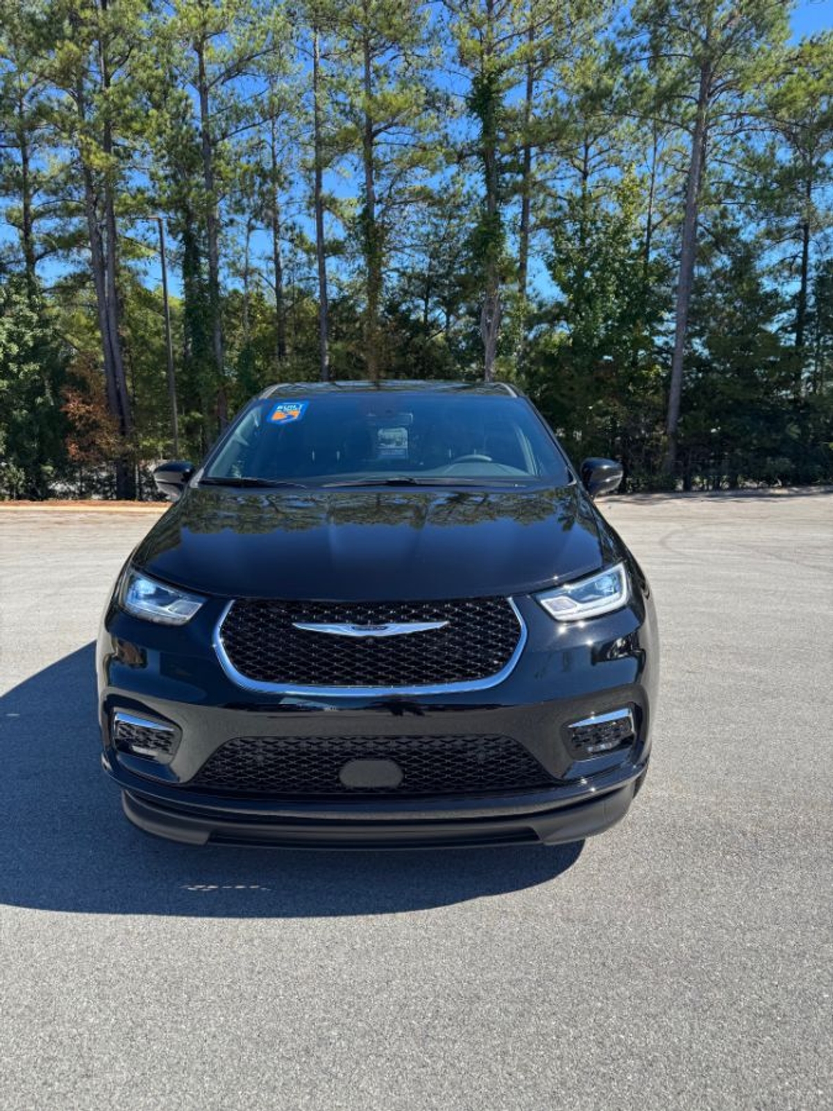 2025 Chrysler Pacifica Select's photo