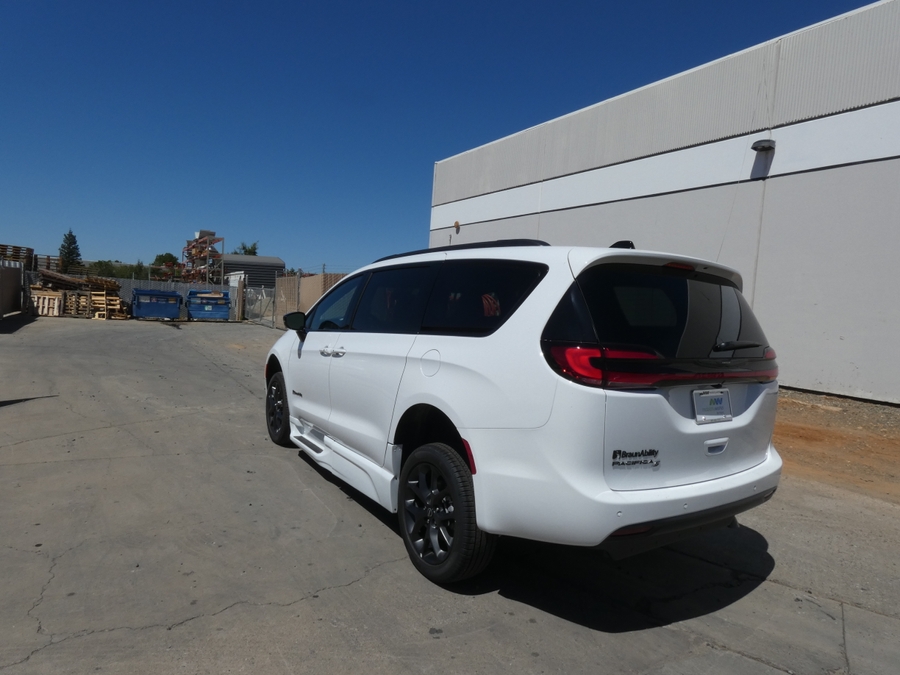White Chrysler Pacifica image number 2