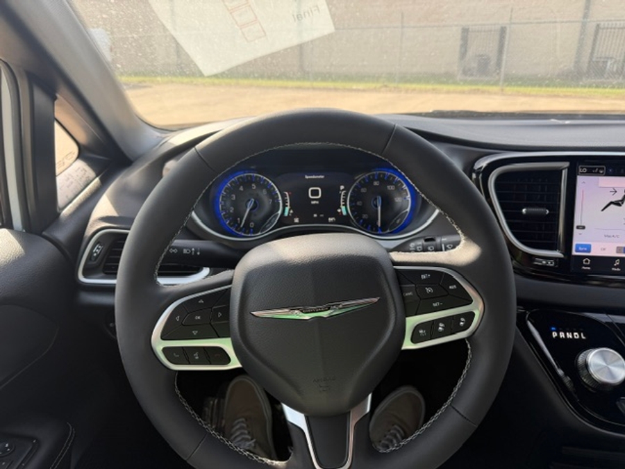 2026 Chrysler Voyager LX - Photo 15