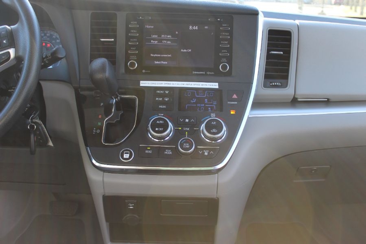 2019 TOYOTA SIENNA - Image 11