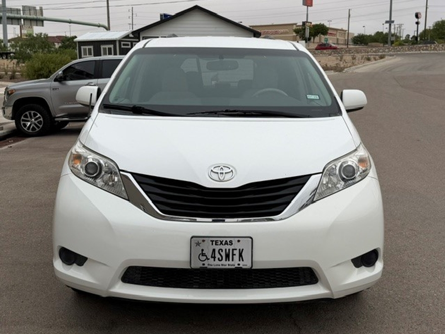 Used 2013 Toyota Sienna LE - BraunAbility Side Entry Entry Fold Out Automatic Ramp