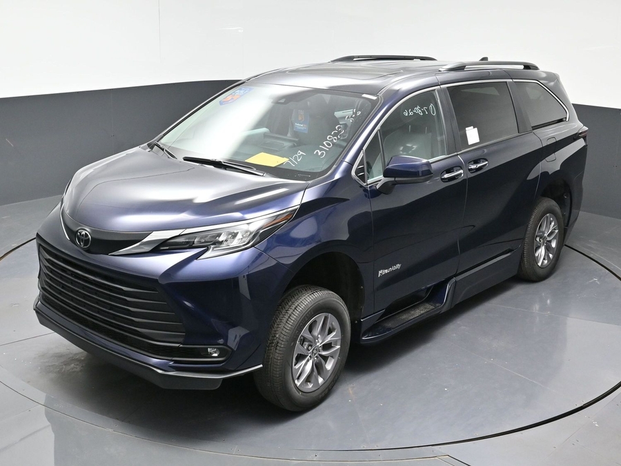 2026 Toyota Sienna XLE - Photo 20