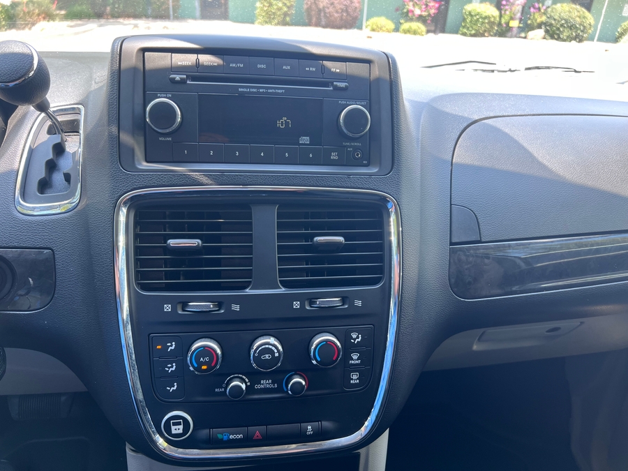 Used 2015 Dodge Grand Caravan SXT - BraunAbility Side Entry Fold Out Automatic Ramp