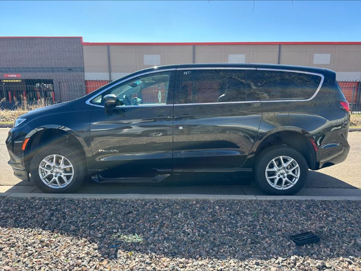 2023 CHRYSLER PACIFICA - Image 7