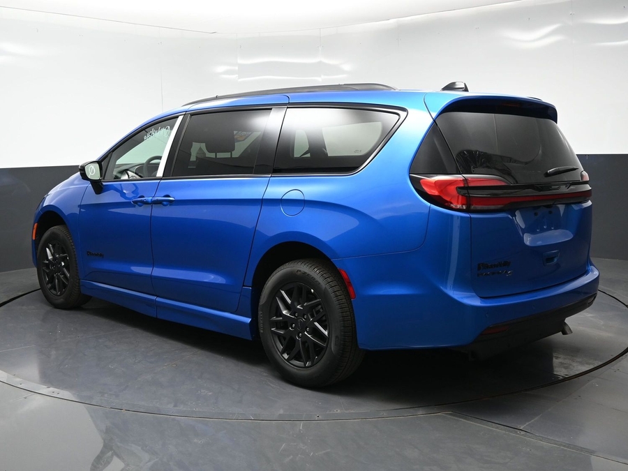 New 2027 Chrysler Pacifica Select Sport - BraunAbility Side Entry Fold Out Automatic Ramp