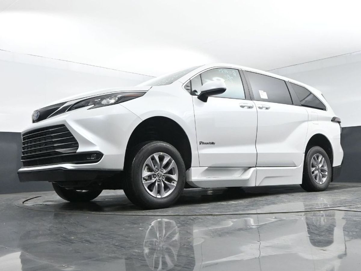 2025 TOYOTA SIENNA - Image 11