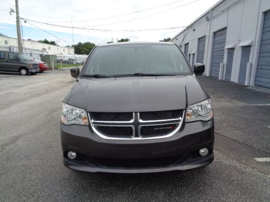 Used 2018 Dodge Grand Caravan SXT - BraunAbility Side Entry Entry Fold Out Automatic Ramp