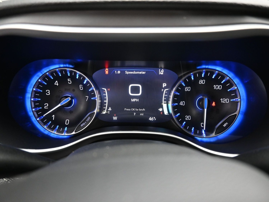 Black Chrysler Pacifica image number 15