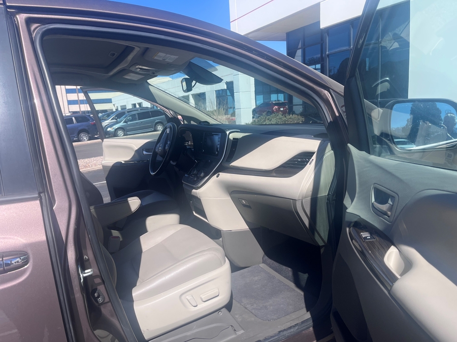 Used 2020 Toyota Sienna XLE Base - VMI Side Entry Entry In Floor Automatic Ramp