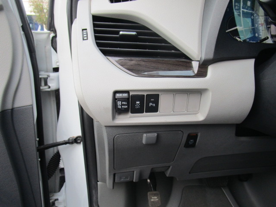 Used 2020 Toyota Sienna XLE Base - BraunAbility Side Entry Entry Fold Out Automatic Ramp