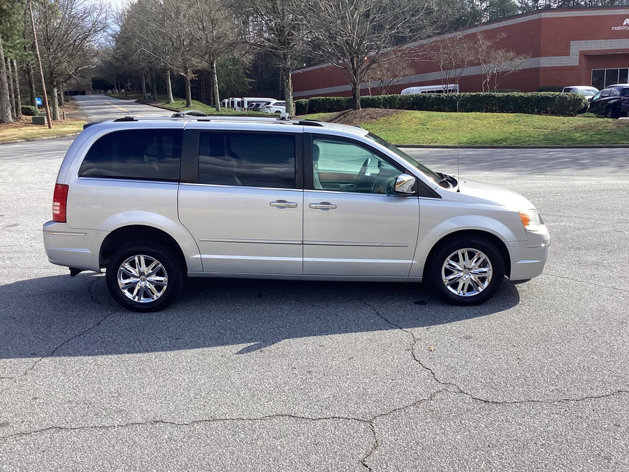  Chrysler Town and Country image number 12