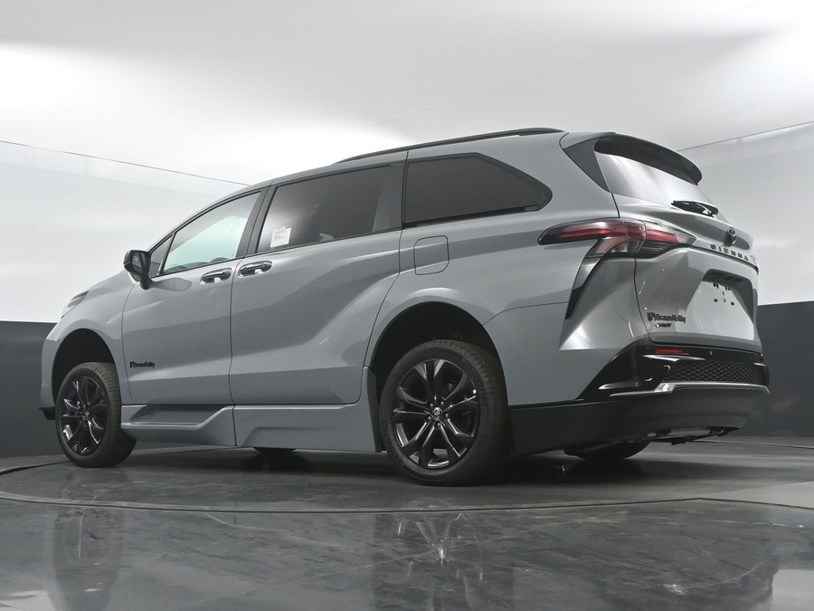 New 2025 Toyota Sienna Hybrid XSE Sport - BraunAbility Side Entry Entry Fold Out Automatic Ramp