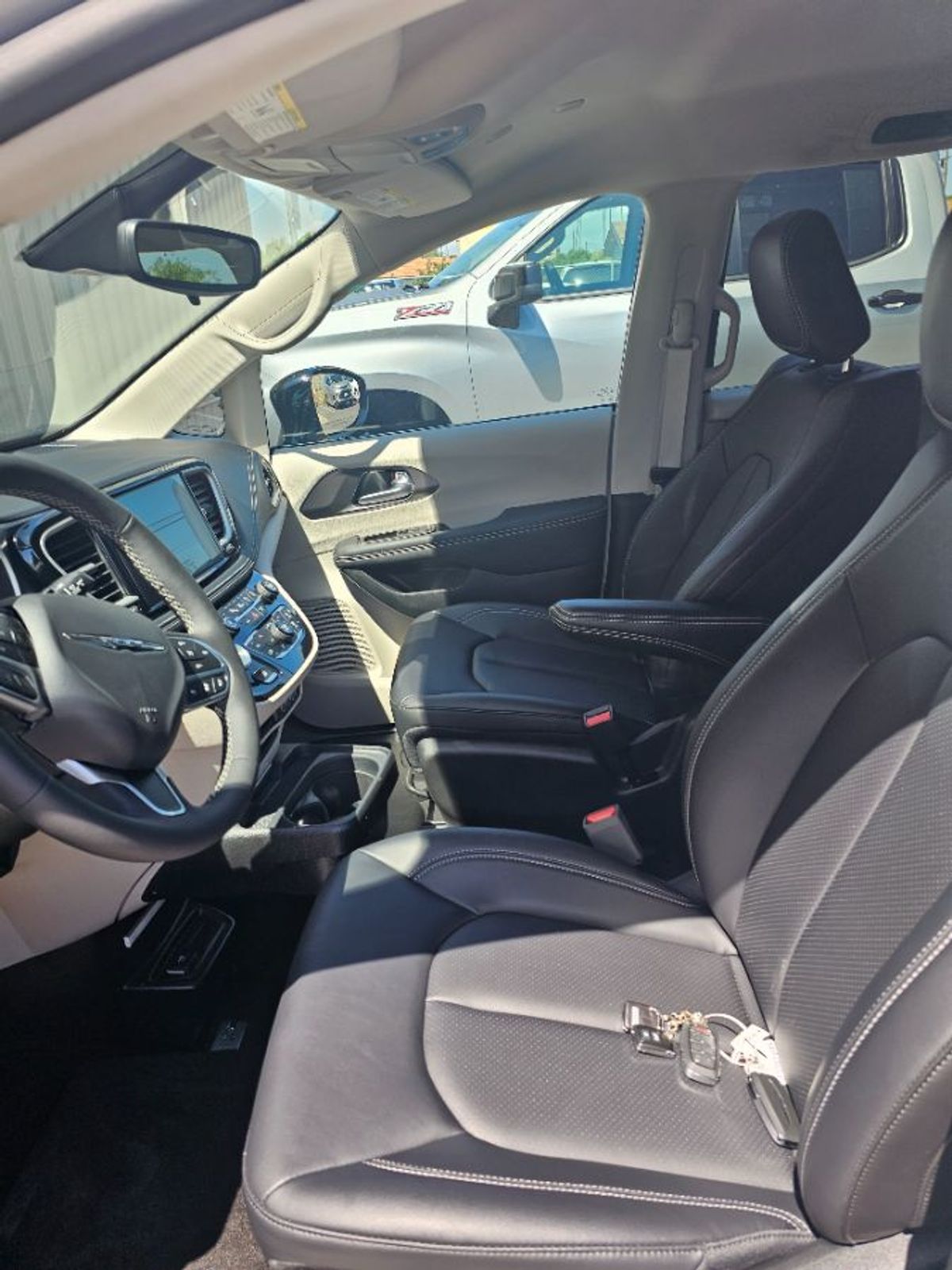 2024 CHRYSLER PACIFICA - Image 12