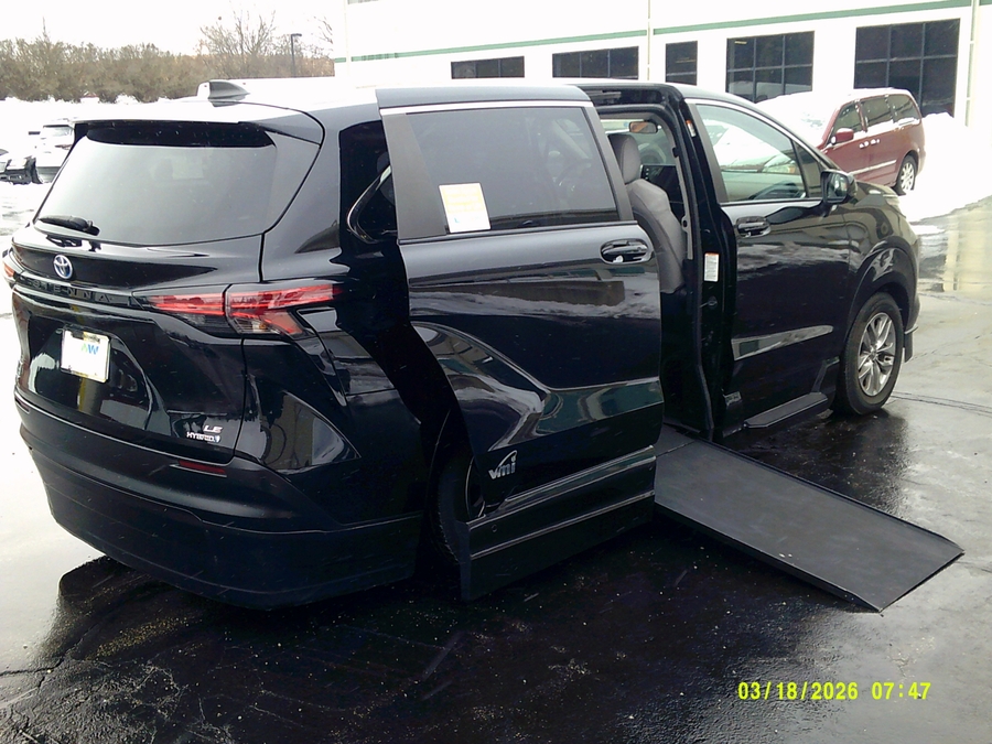 Black Toyota Sienna image number 6