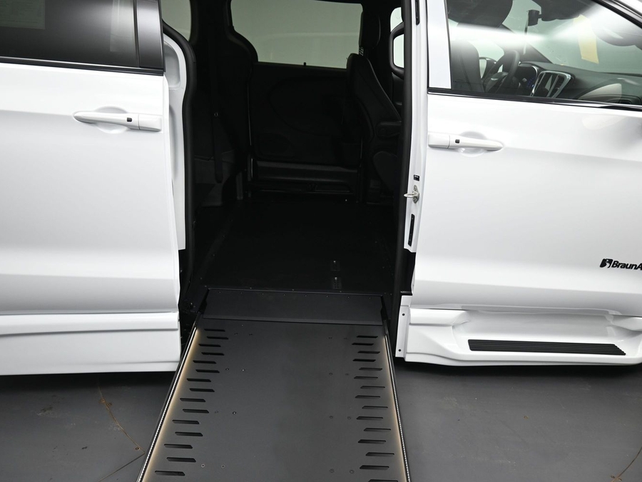 New 2026 Chrysler Pacifica Select Sport - BraunAbility Side Entry In Floor Automatic Ramp