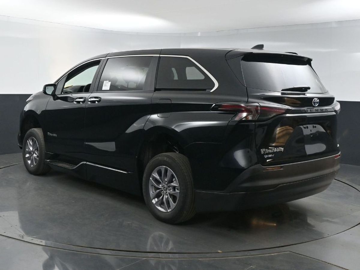 2025 TOYOTA SIENNA - Image 6