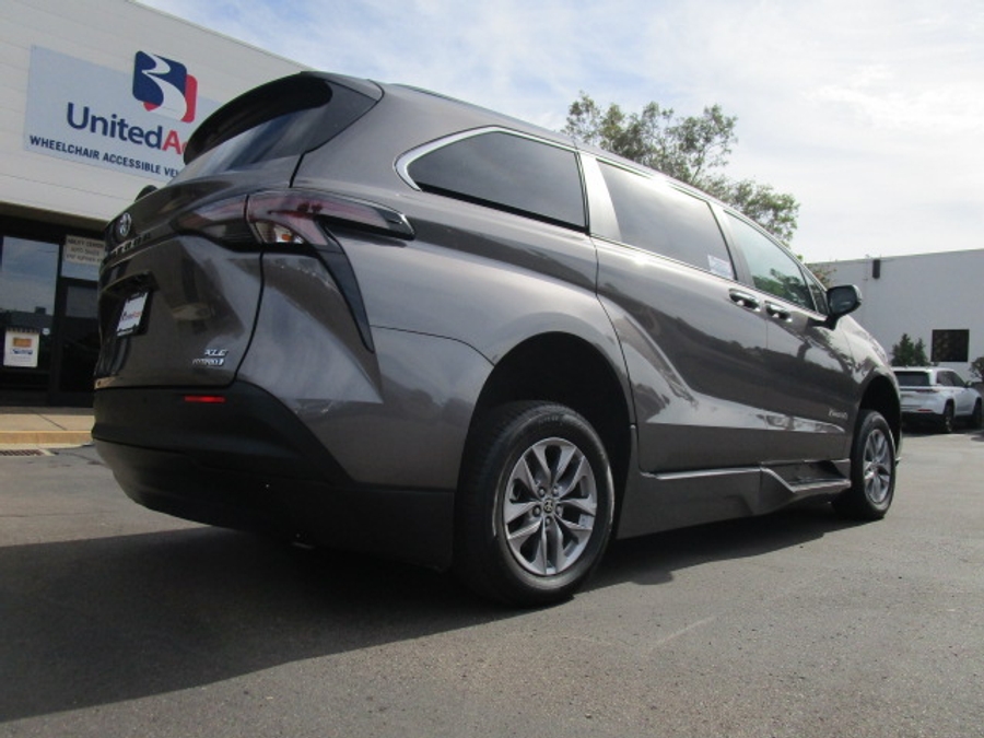 Used 2023 Toyota Sienna Hybrid XLE Base - BraunAbility Side Entry Entry In Floor Automatic Ramp
