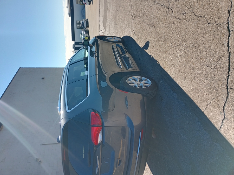 Grey Chrysler Pacifica image number 4