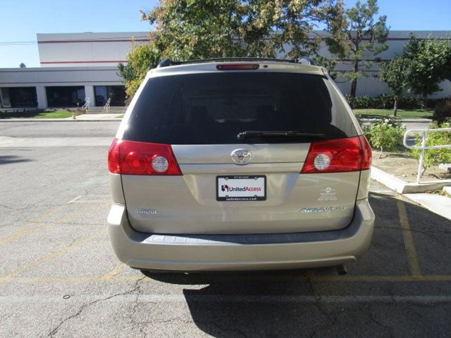 Used 2006 Toyota Sienna XLE Base - BraunAbility Side Entry Entry In Floor Automatic Ramp