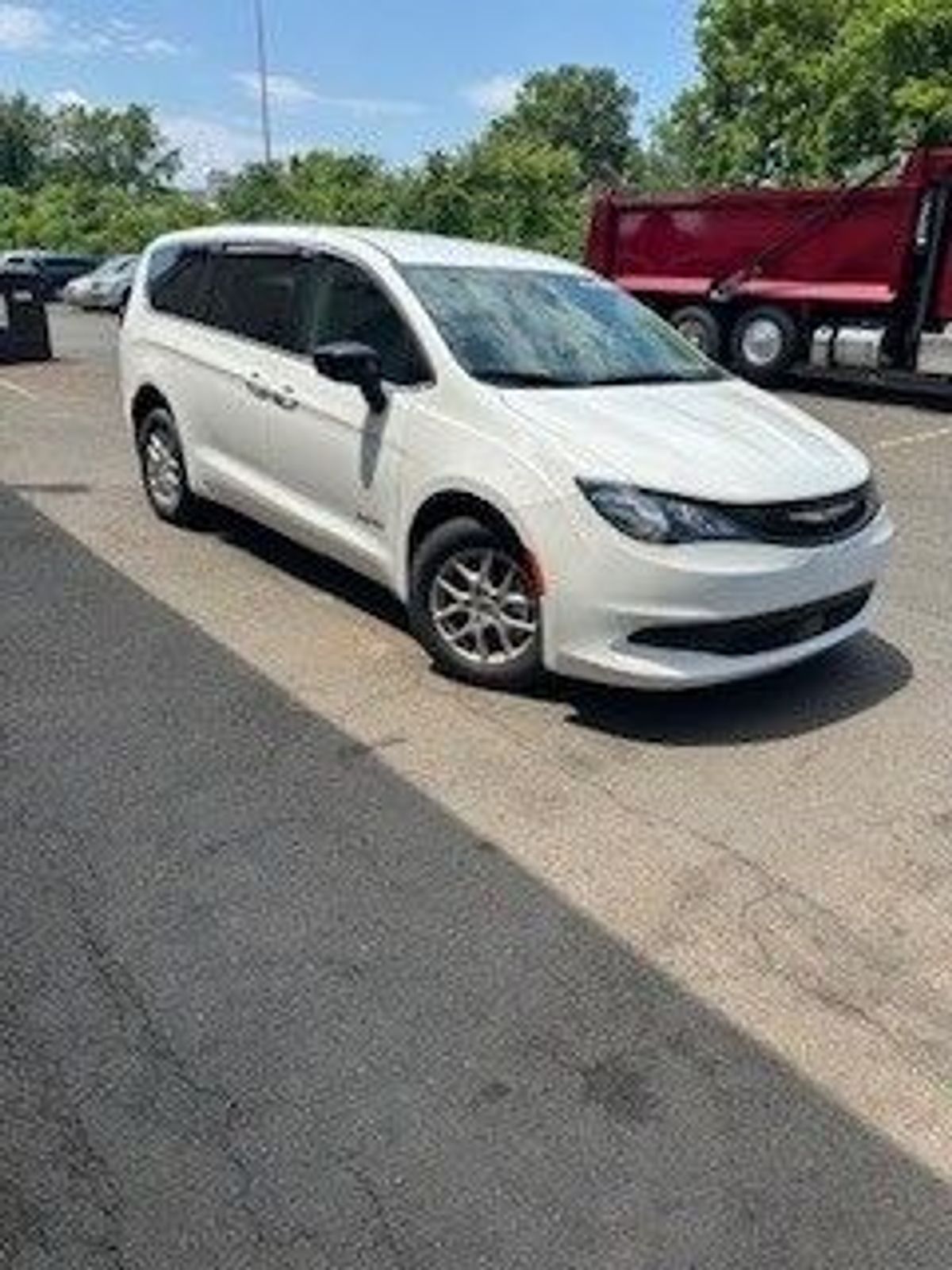 2024 CHRYSLER VOYAGER - Image 5