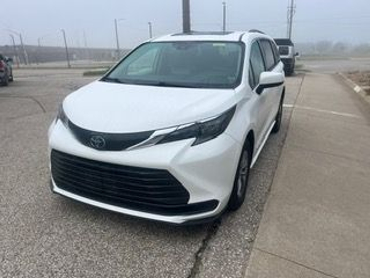 2024 TOYOTA SIENNA - Image 8