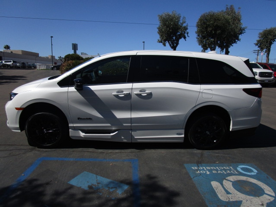 New 2026 Honda Odyssey Sport - BraunAbility Side Entry Entry In Floor Automatic Ramp