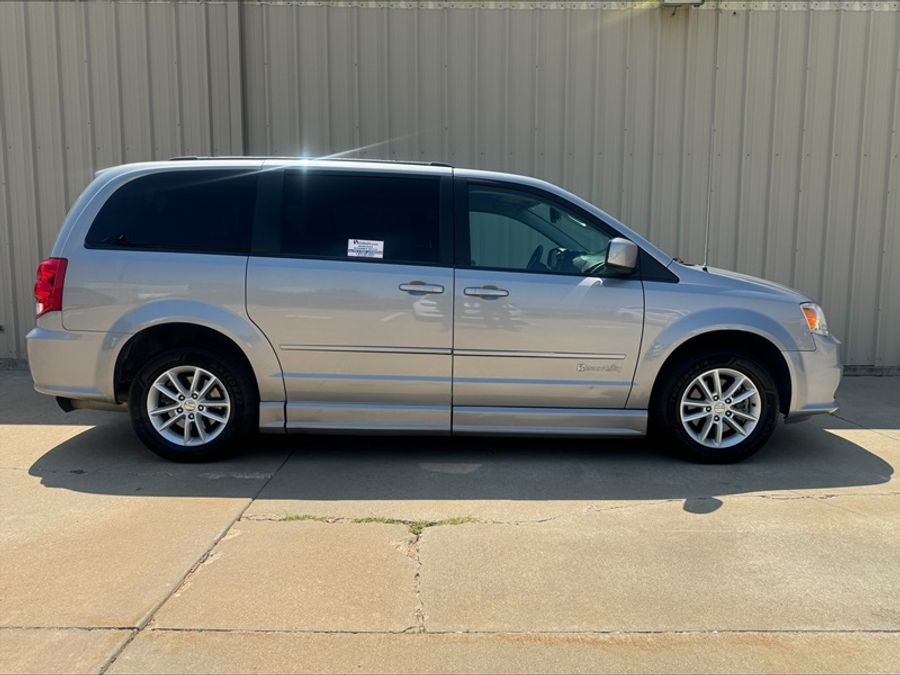 Used 2015 Dodge Grand Caravan SXT - BraunAbility Side Entry Fold Out Automatic Ramp