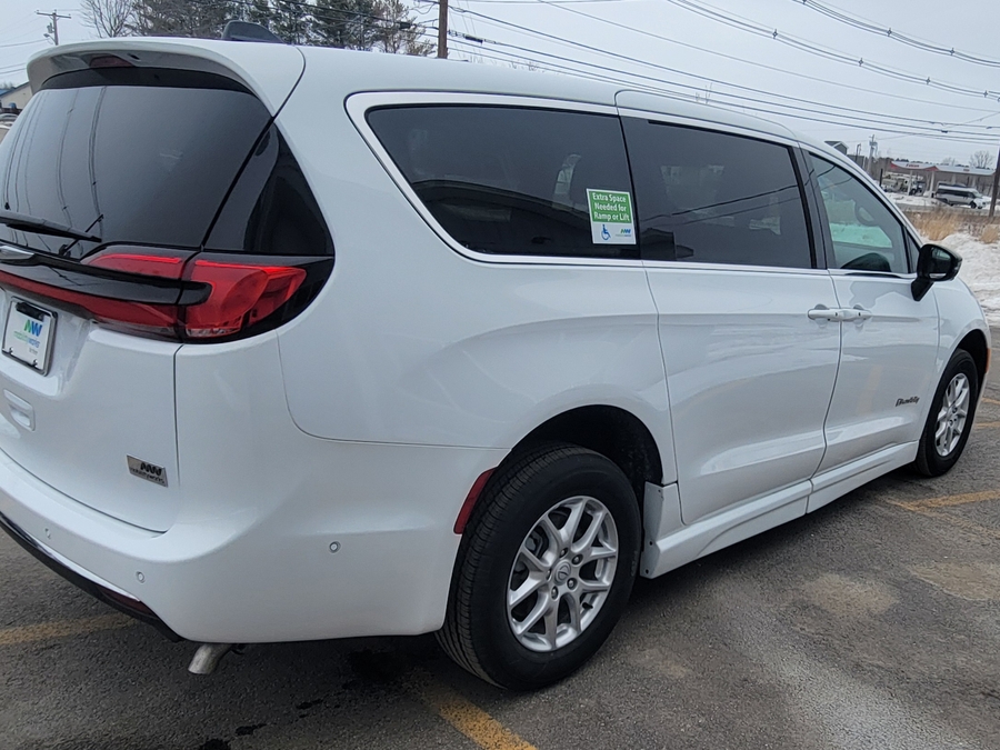 White Chrysler Pacifica image number 6