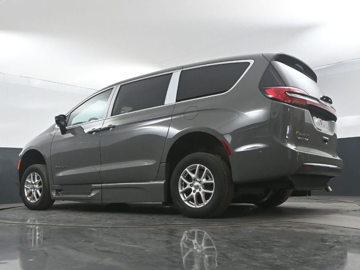2025 CHRYSLER PACIFICA - Image 21