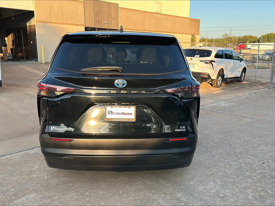 Used 2024 Toyota Sienna Hybrid LE Base - BraunAbility Side Entry Fold Out Automatic Ramp