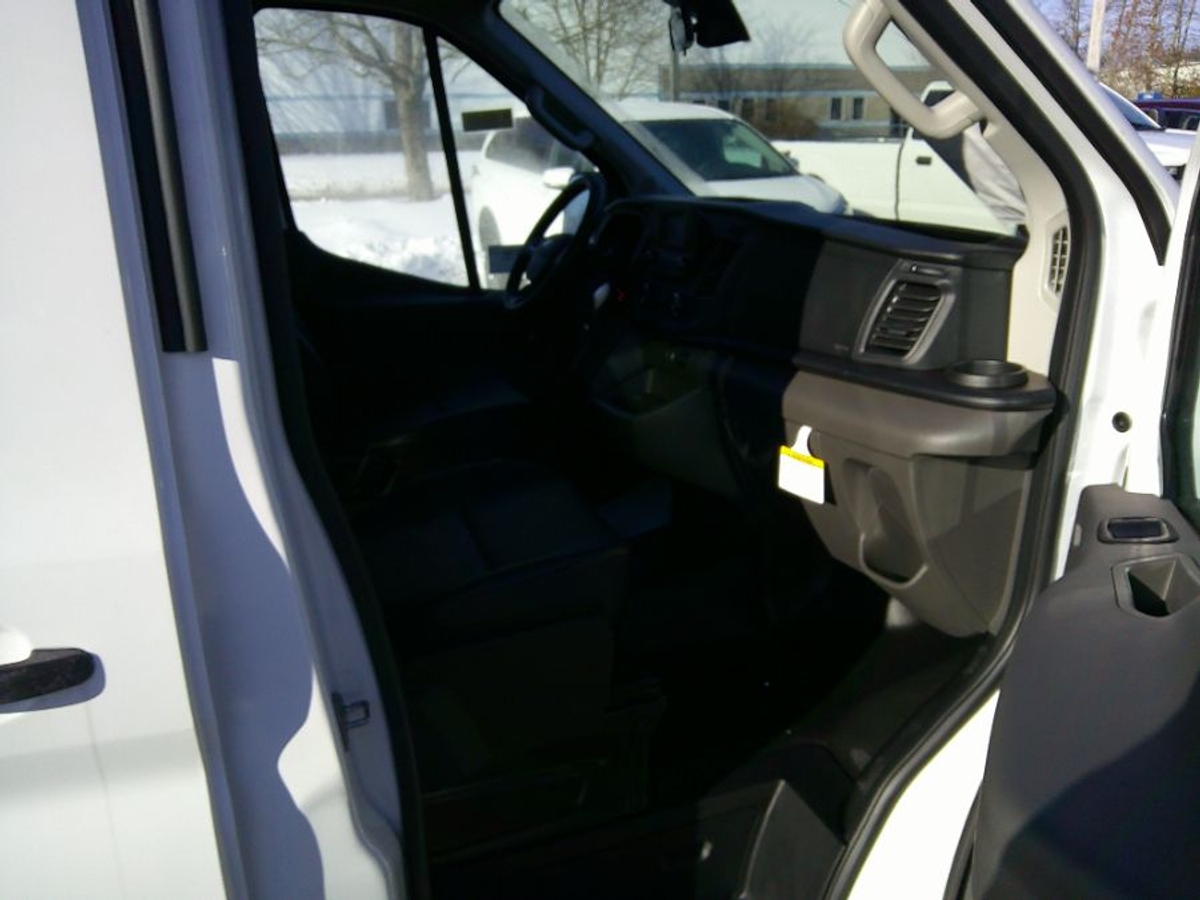 White Ford T350 image number 20