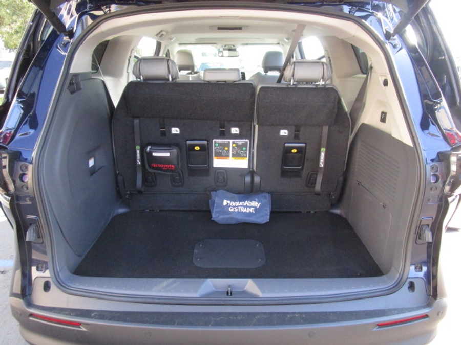 New 2025 Toyota Sienna Hybrid XLE Plus - BraunAbility Side Entry Entry In Floor Automatic Ramp